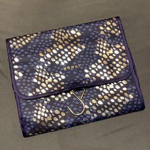 Monat hanging travel organizer